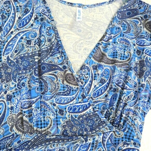LilBetter Women's Maxi Dress Size XL Blue White Paisley Stretch Knit Pockets - Picture 4 of 14